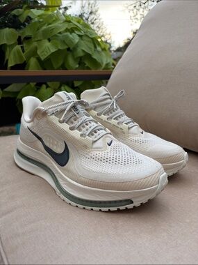 Nike Men’s Pegasus Premium Running Shoes / Sz 11